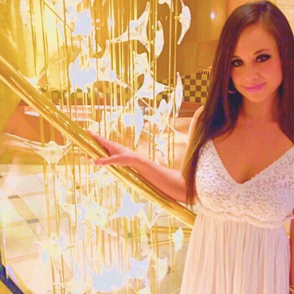 Meet your Posher, Megan - Picture 3 of 8